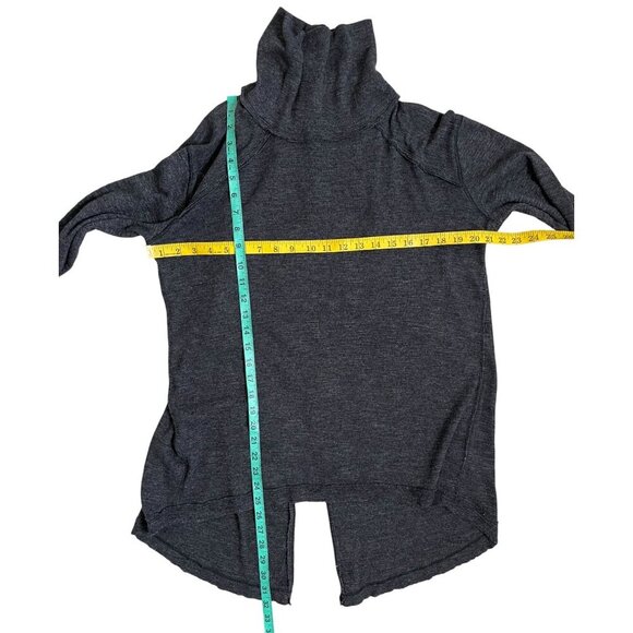 ✨ Free People Heather Gray Split-Back Oversized Turtleneck Sweater – Large ✨ - Picture 9 of 10